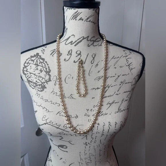 Vintage Glass Pearl Necklace and Bracelet Set - Picture 2 of 3